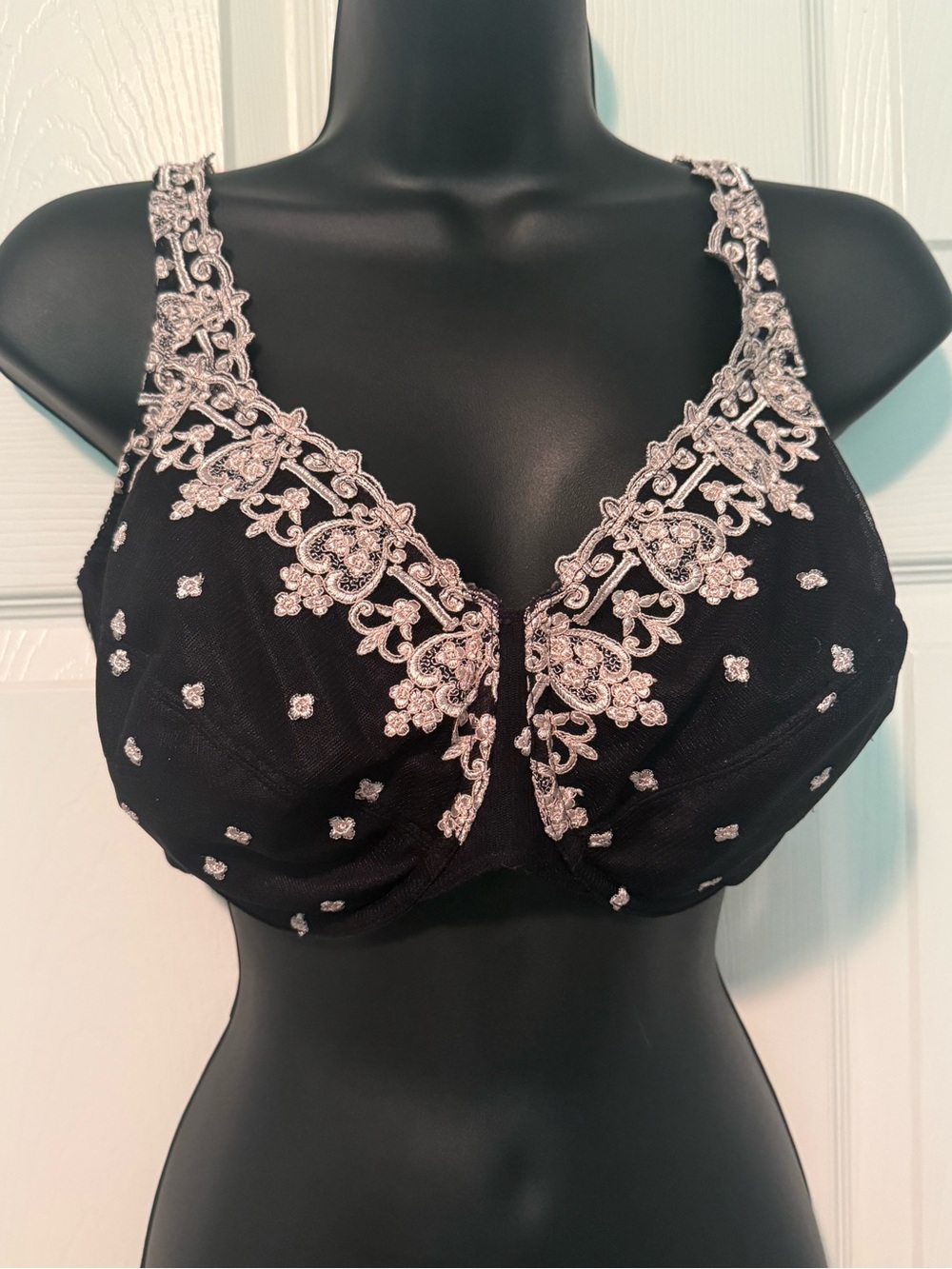Bali Embroidered Black Lace Full-Coverage Bra 38 DDD
